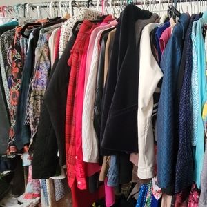 Read my reviews personal closet .You can make it the way you want it.
